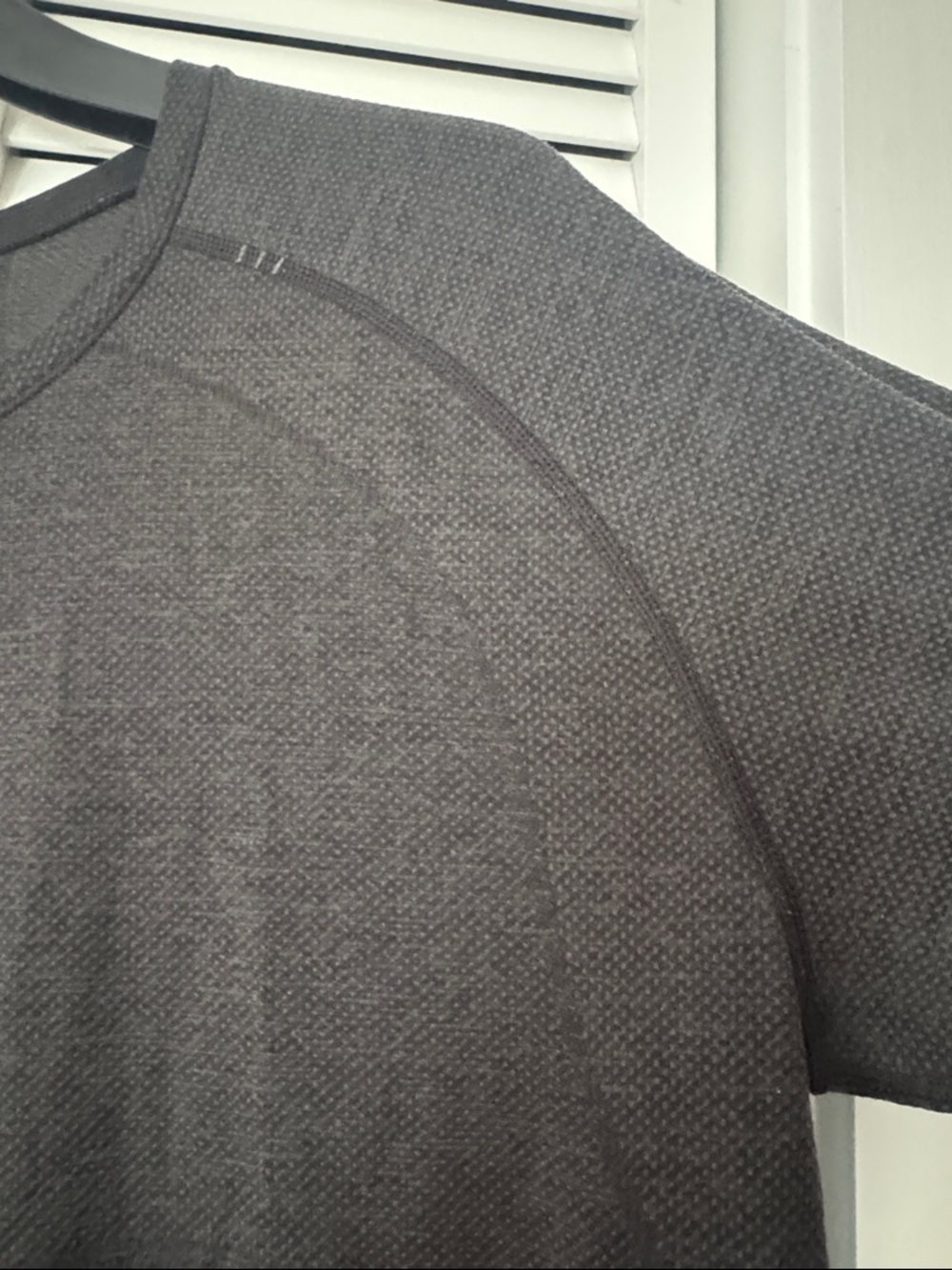 Lululemon MENS shirt XL- Charcoal Gray - Picture 4 of 5
